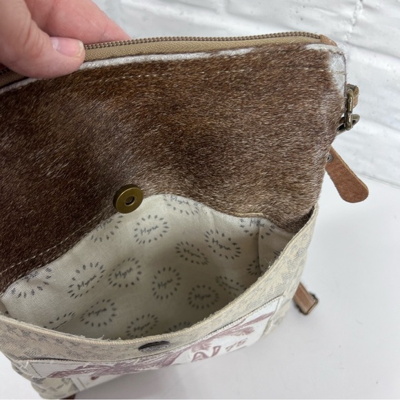 MYRA Bags San Diego 1978 Crossbody Bag - Picture 8 of 8